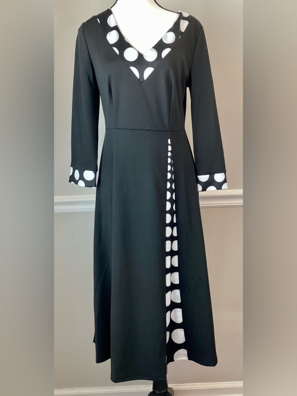 V-Neck Black &White Polka Dot Long Sleeve Maxi Dress Fit & Flare Size Medium
